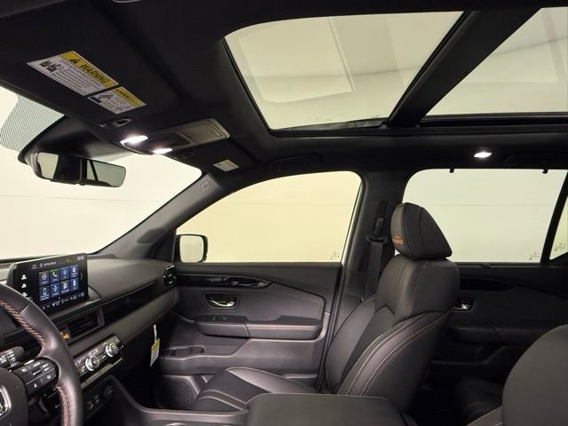 Used 2025 Honda Pilot TrailSport image 30