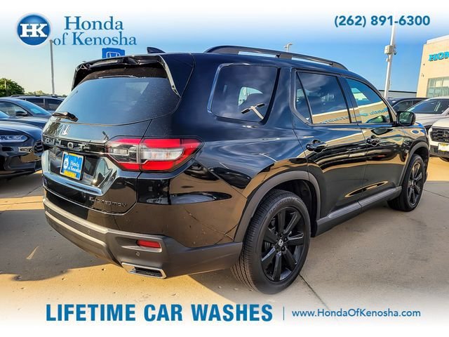 Certified 2025 Honda Pilot Black Edition image 5