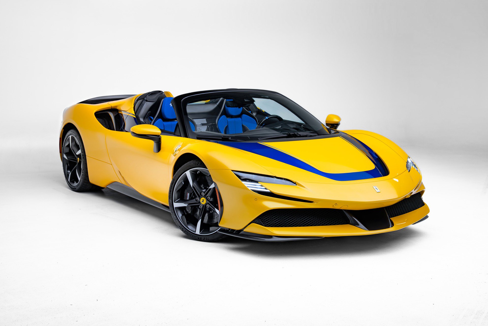 Used 2023 Ferrari SF90 Spider AWD/4WD image 28