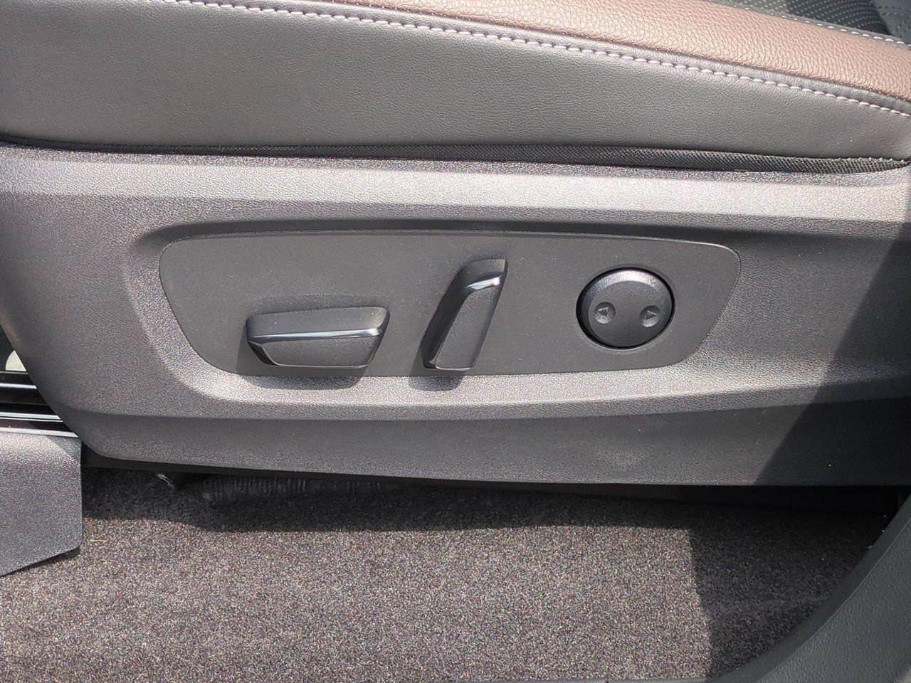 New 2026 Nissan Pathfinder Platinum w/ Accent Package FWD image 16