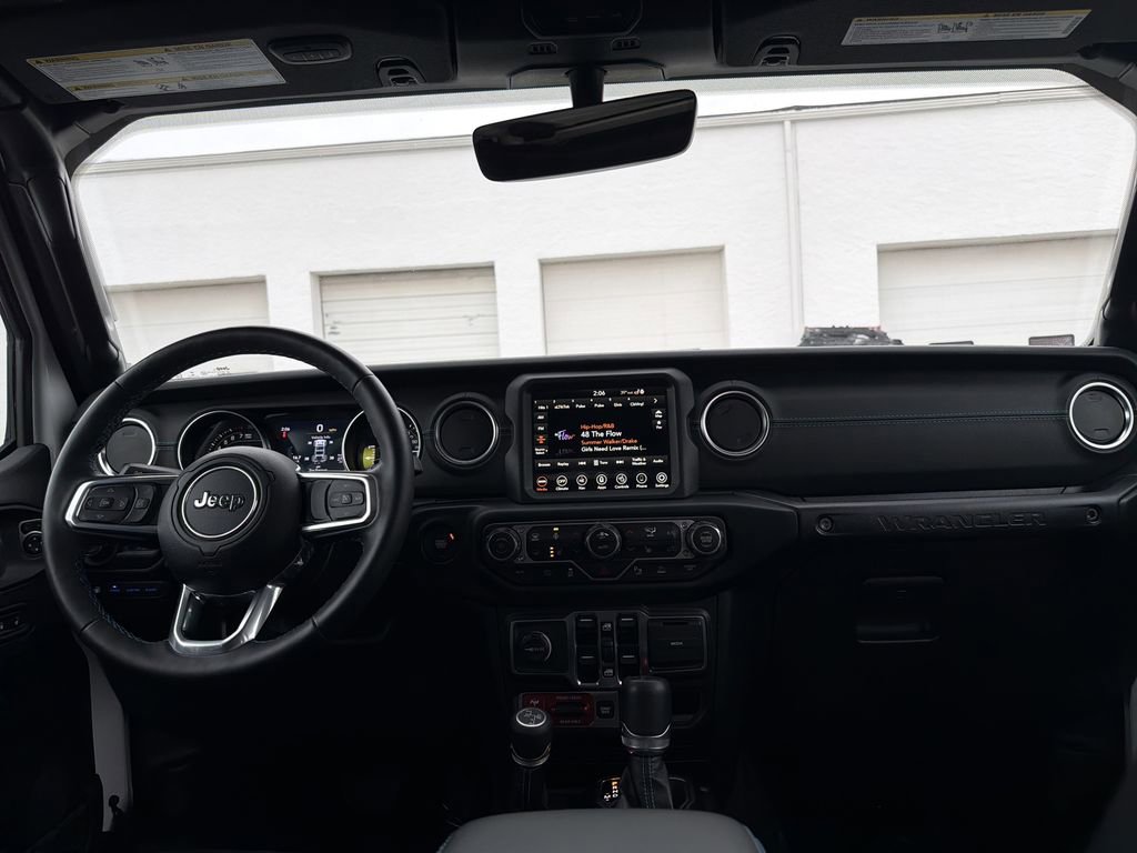 Used 2022 Jeep Wrangler Unlimited Rubicon 4xe w/ Cold Weather Group AWD/4WD image 19