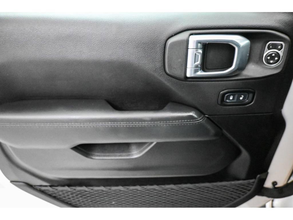 Used 2023 Jeep Wrangler Unlimited Sahara image 8