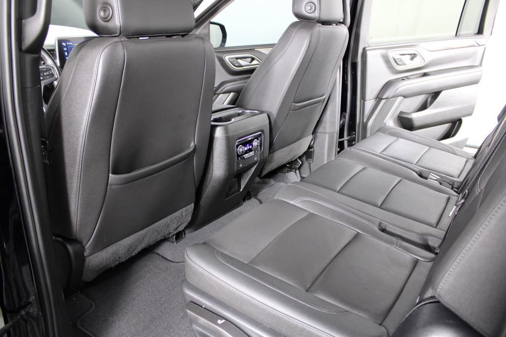 Used 2023 Chevrolet Suburban LT w/ Luxury Package AWD/4WD image 32
