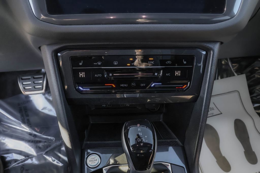 Used 2024 Volkswagen Tiguan SE R-Line image 24