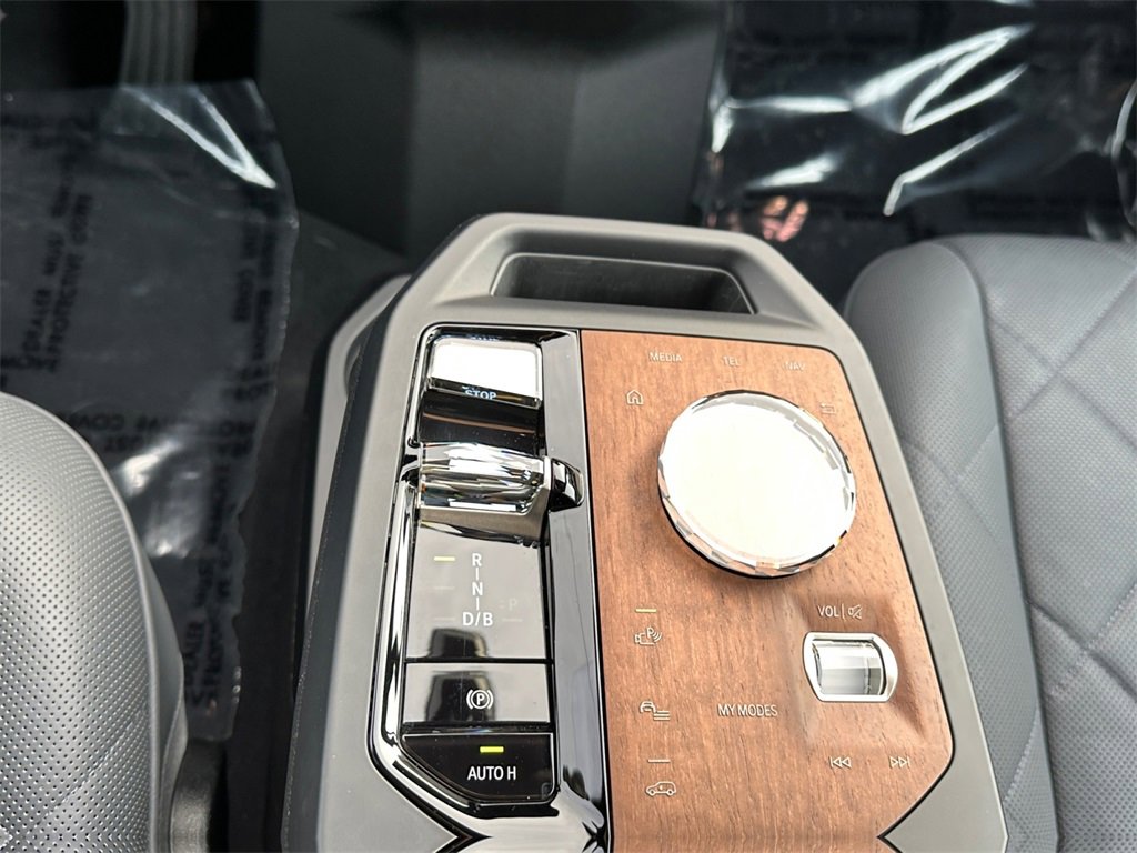 Used 2023 BMW iX xDrive50 w/ Premium Package image 20
