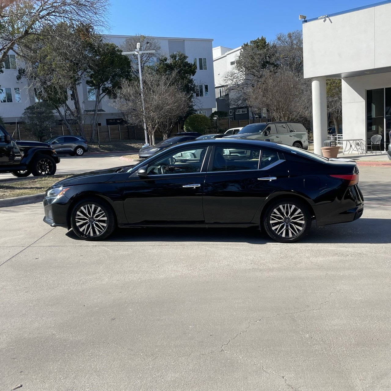 Used 2024 Nissan Altima 2.5 SV image 3