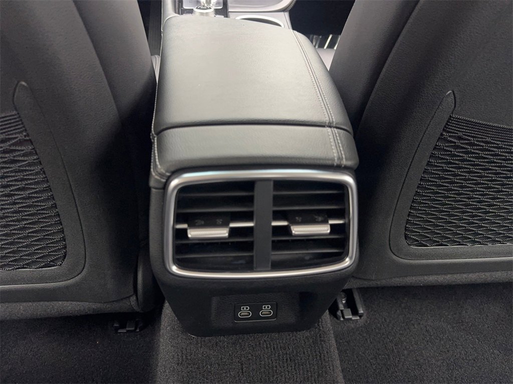 Used 2025 Genesis G70 2.5T image 71