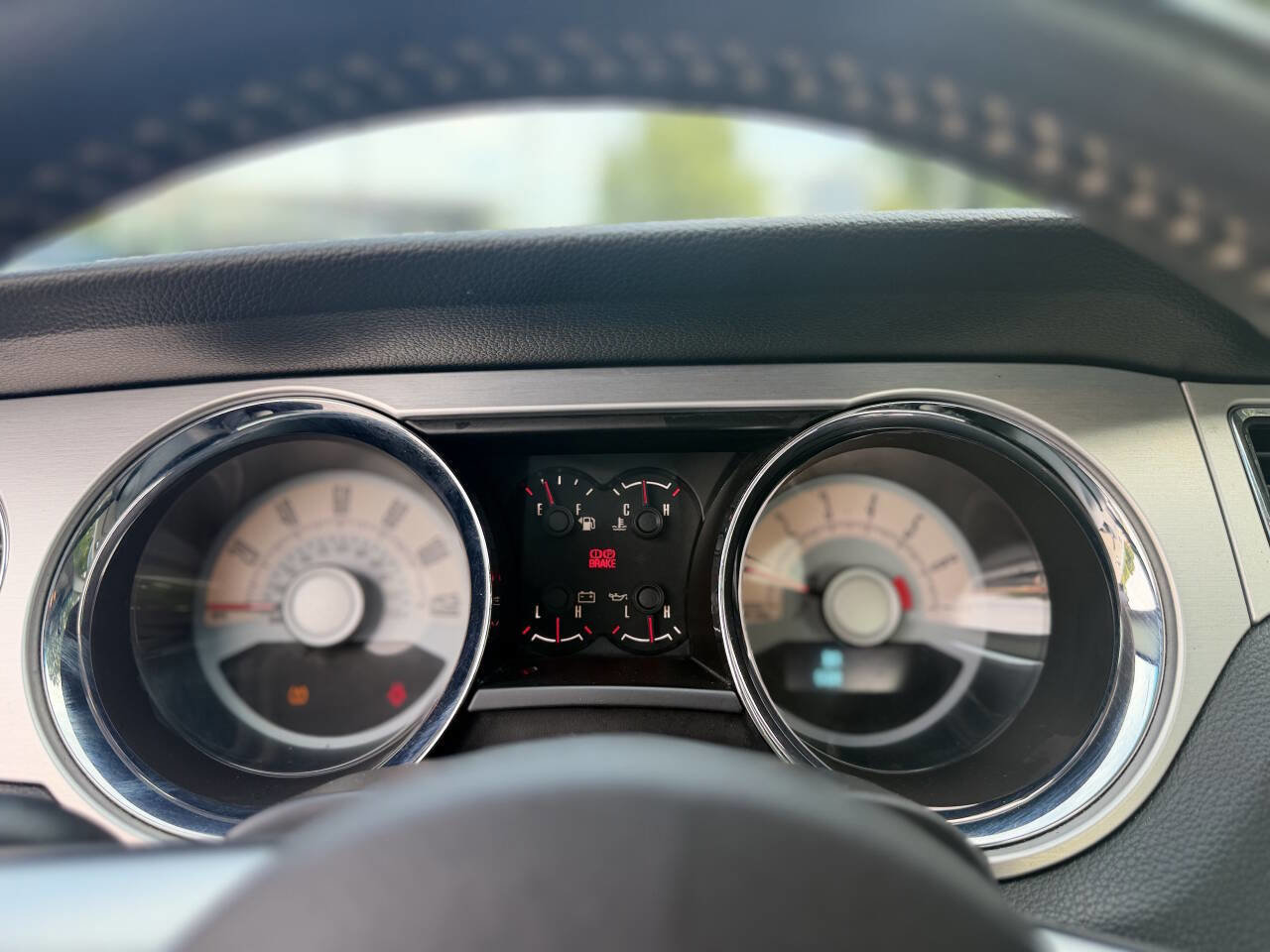 Used 2010 Ford Mustang Premium RWD image 13