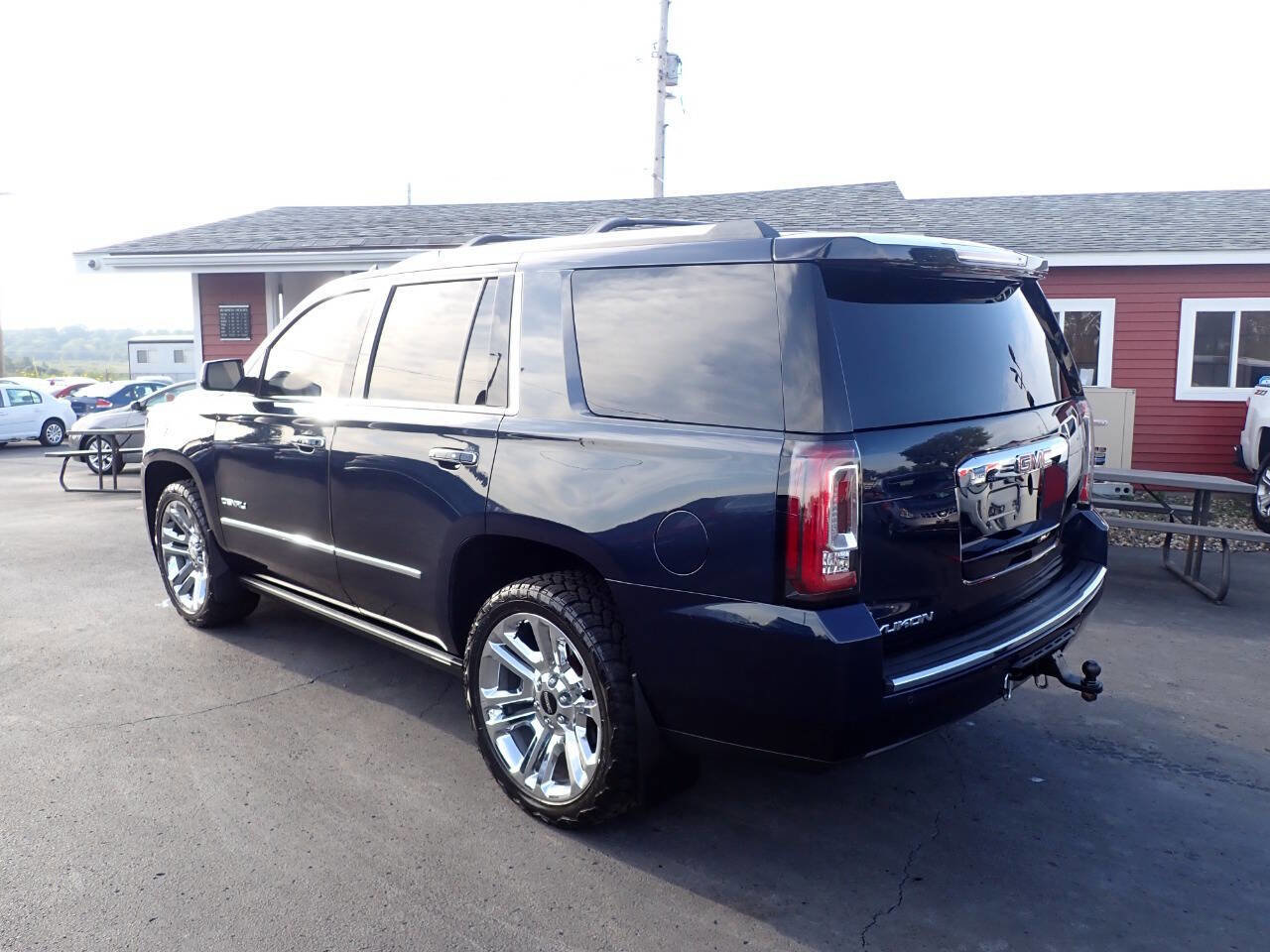 Used 2017 GMC Yukon Denali image 4
