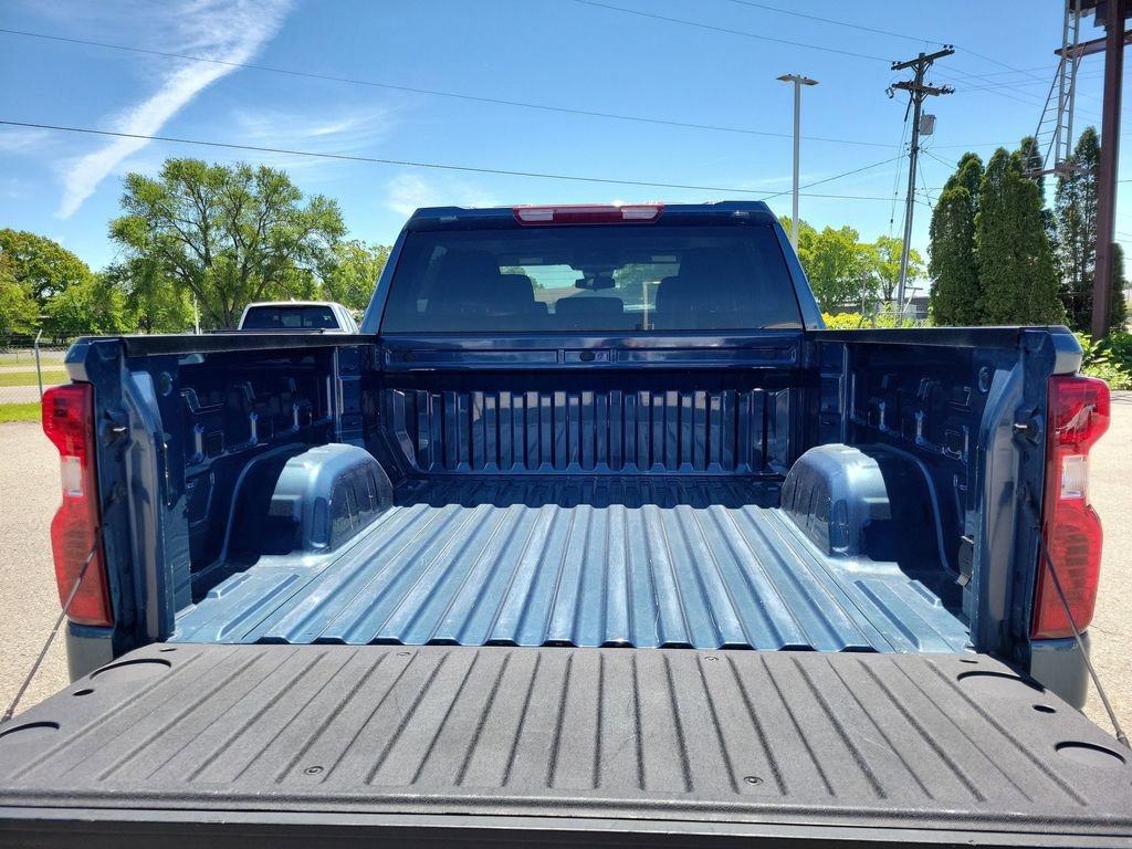 Used 2024 Chevrolet Silverado 1500 LT AWD/4WD image 9