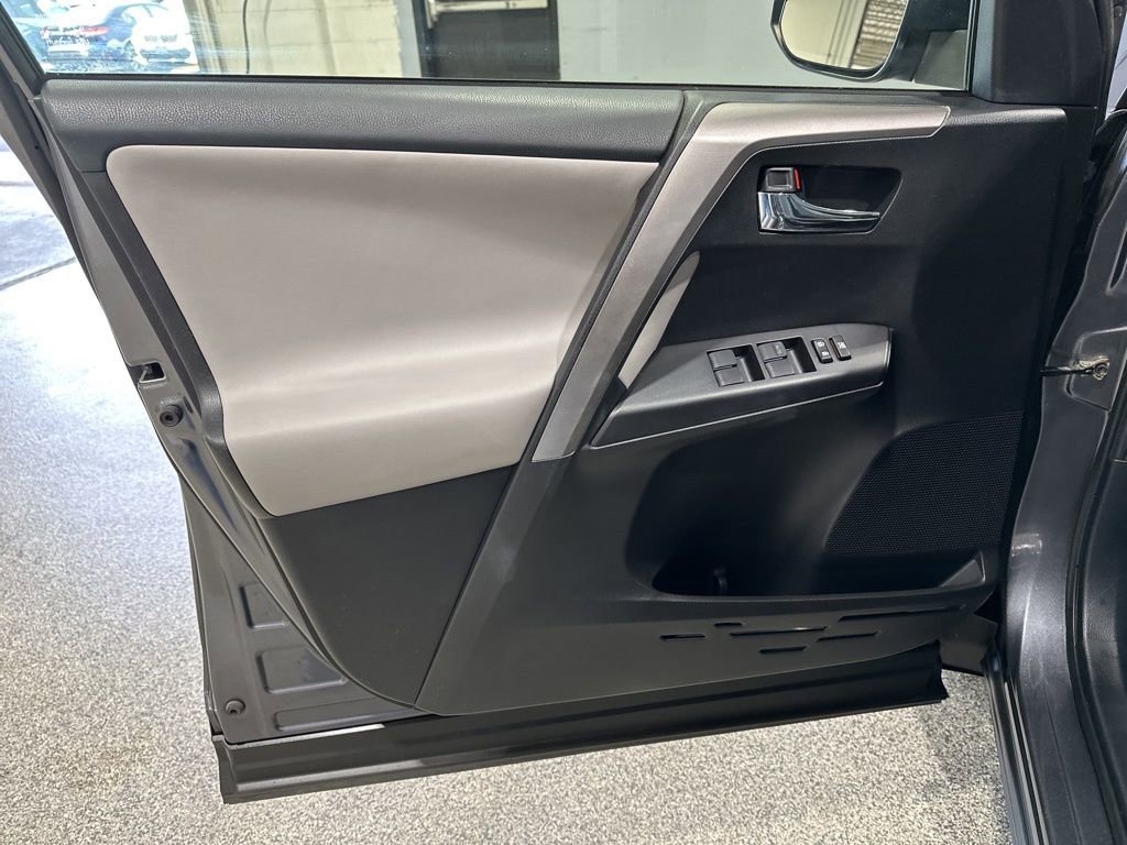 Used 2016 Toyota RAV4 XLE image 11