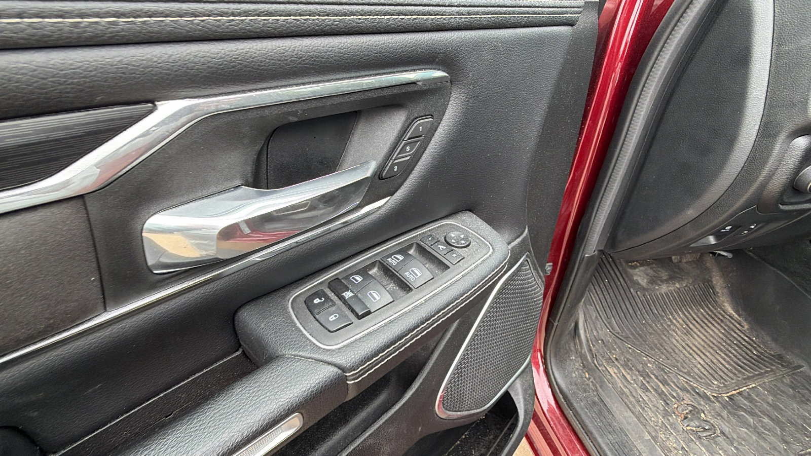 Used 2023 RAM 1500 Laramie image 15