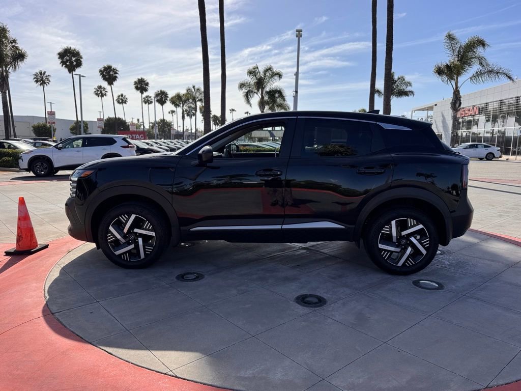 Certified 2025 Nissan Kicks SV FWD image 5