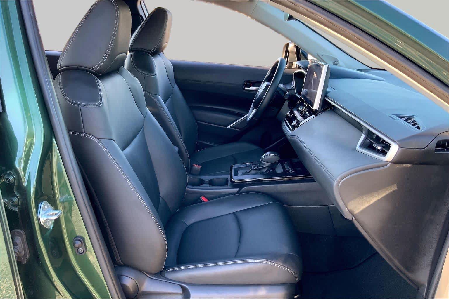 Used 2026 Toyota Corolla Cross XLE w/ Convenience Package FWD image 9