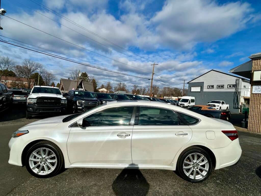 Used 2013 Toyota Avalon XLE image 2