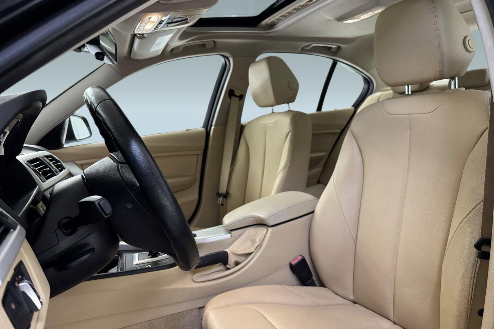 Used 2013 BMW 320i Sedan RWD image 23