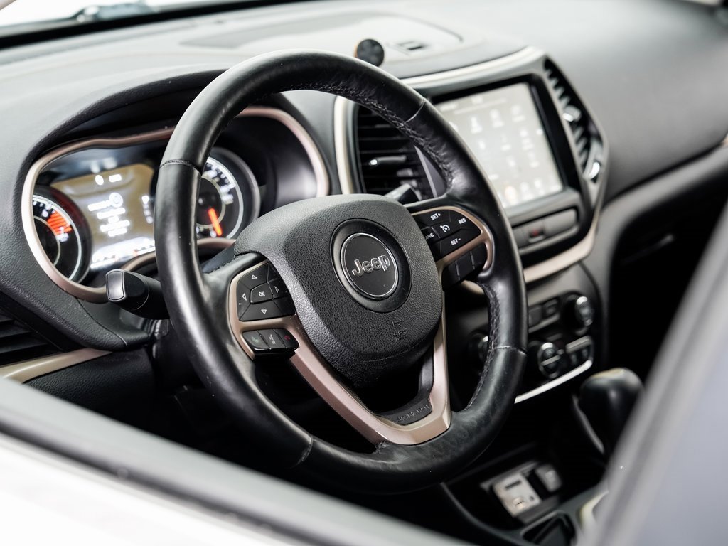 Used 2017 Jeep Cherokee Limited image 9