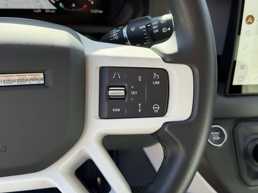 Used 2025 Land Rover Defender 110 X-Dynamic SE image 34
