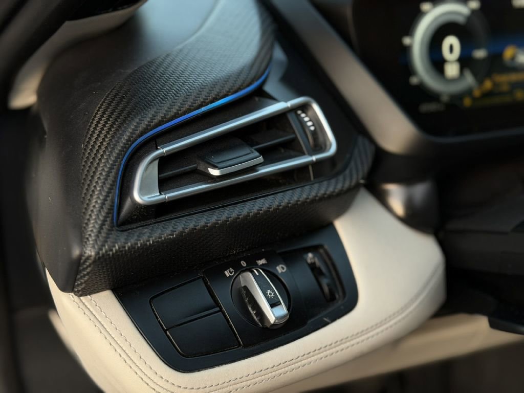 Used 2019 BMW i8 image 16