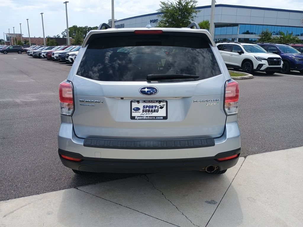Used 2017 Subaru Forester 2.5i Touring AWD/4WD image 6