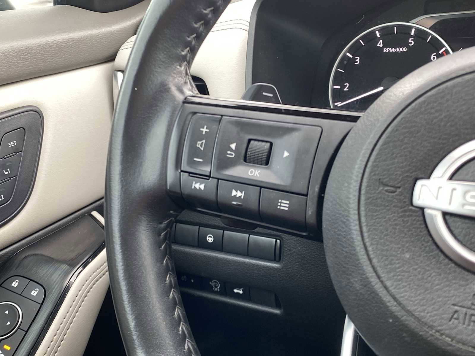 Used 2023 Nissan Rogue SL image 31