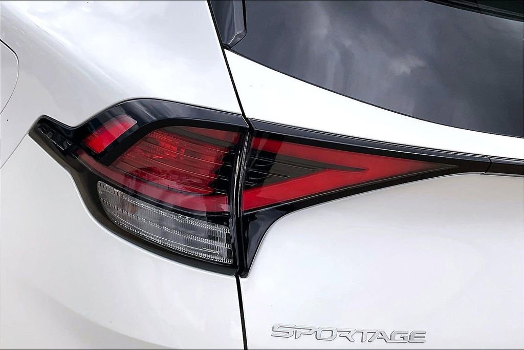 Used 2024 Kia Sportage LX AWD/4WD image 29