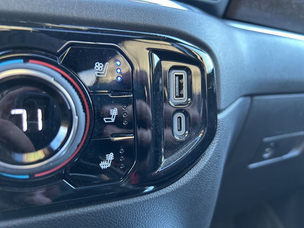 Used 2025 Chevrolet Silverado 2500 High Country w/ Technology Package image 36