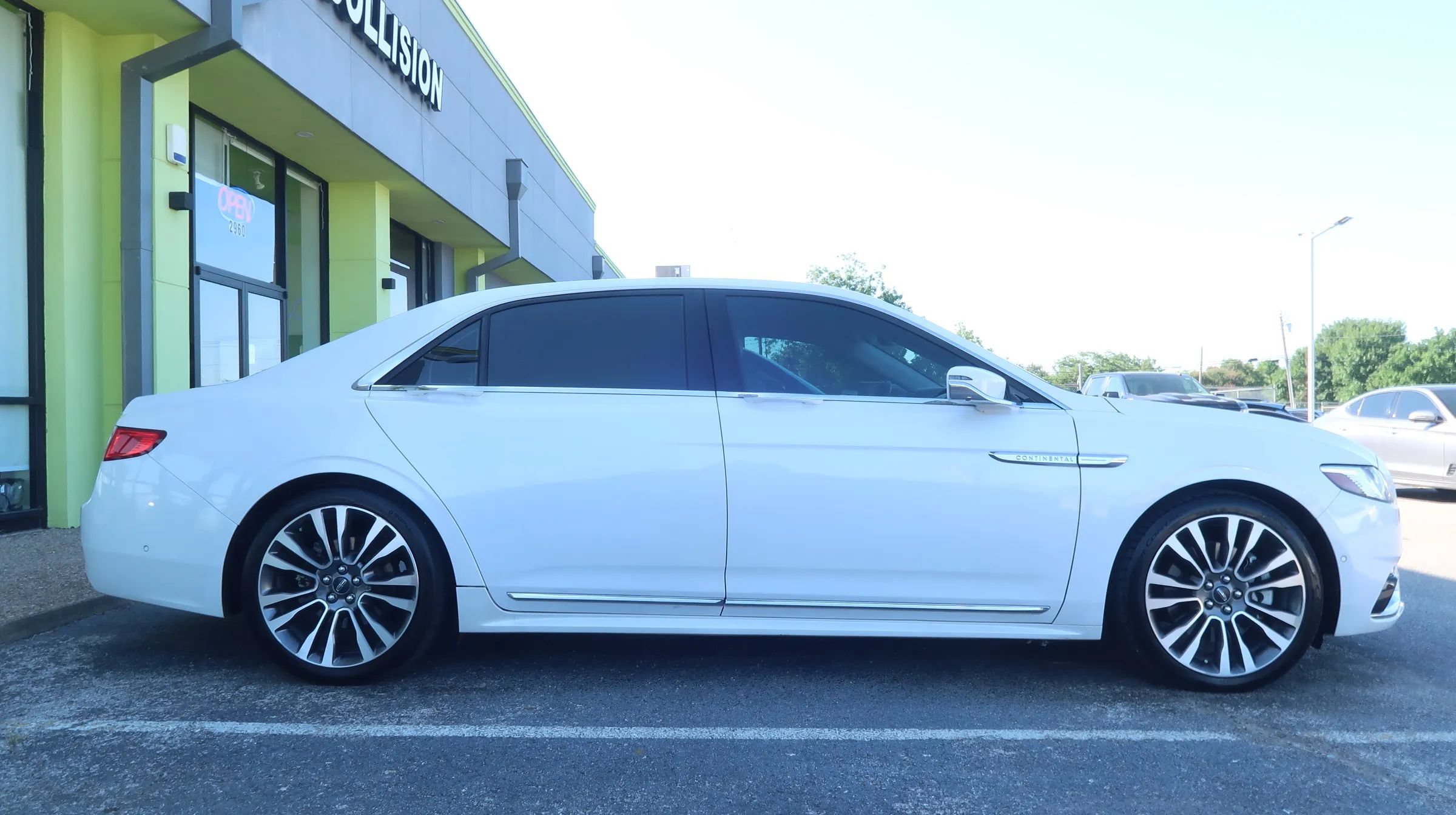 Used 2018 Lincoln Continental Reserve w/ Rear-seat Package FWD image 8