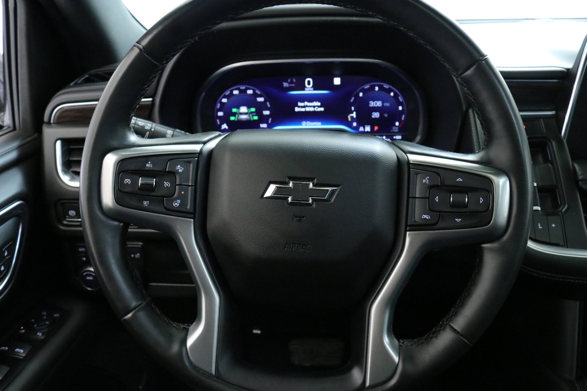 Used 2023 Chevrolet Suburban Z71 w/ Luxury Package image 13