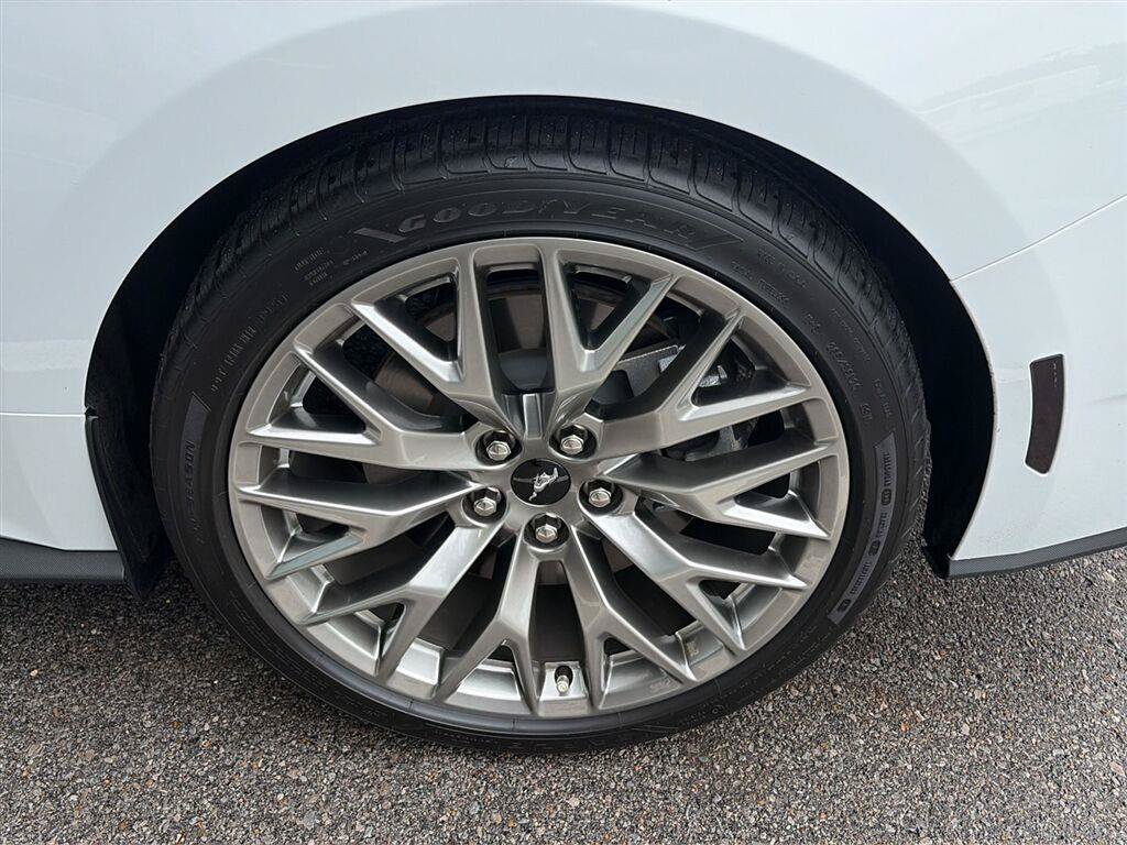 Used 2025 Ford Mustang GT Premium RWD image 12