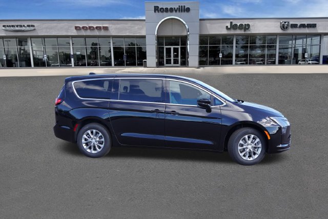 New 2027 Chrysler Pacifica Select AWD/4WD image 2