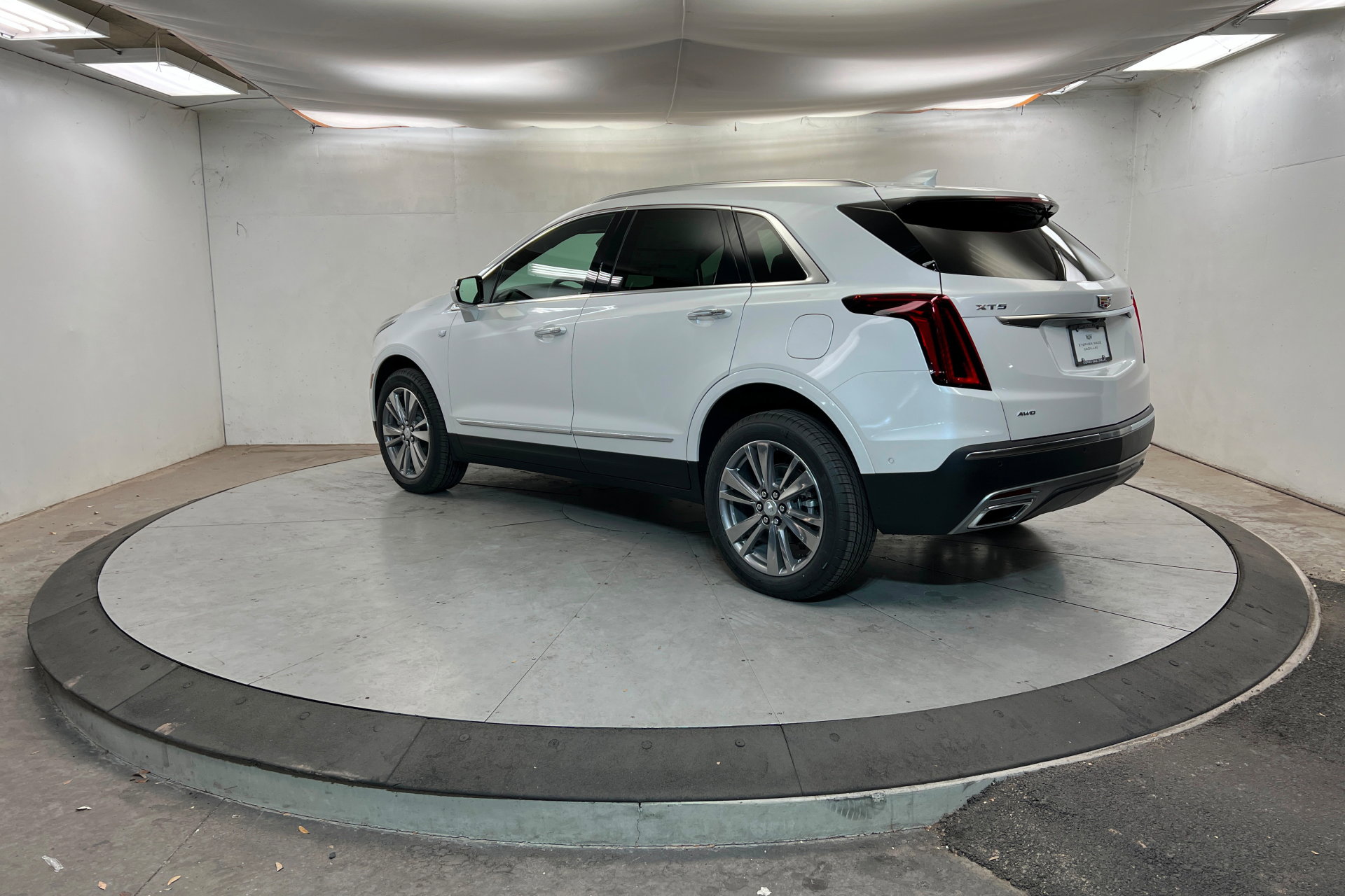 New 2026 Cadillac XT5 Premium Luxury w/ Driver Assist Package image 3