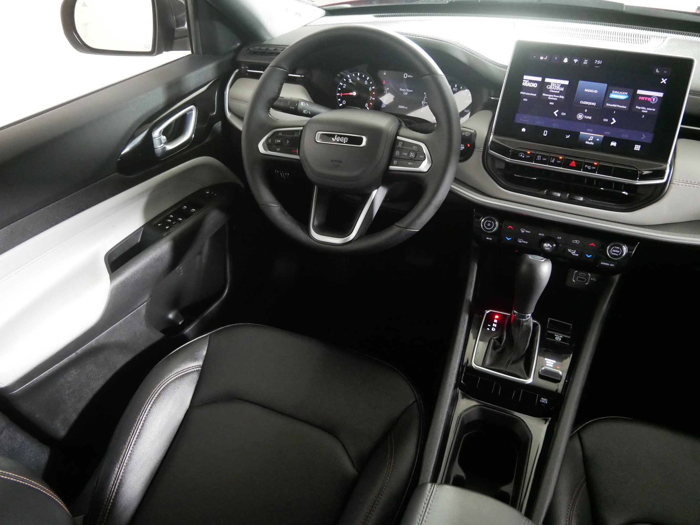 Used 2024 Jeep Compass Limited image 9