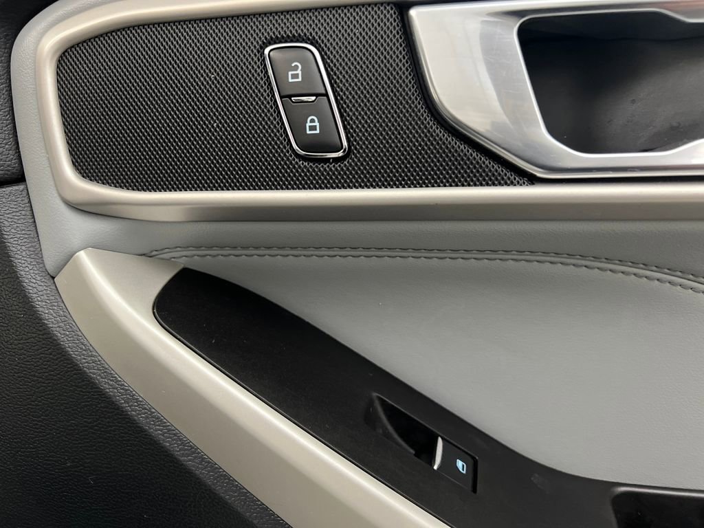 Used 2021 Ford Explorer XLT w/ Equipment Group 202A image 28