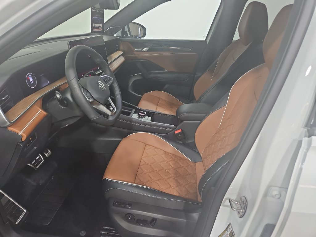 New 2026 Volkswagen Tiguan SEL R-Line AWD/4WD image 9