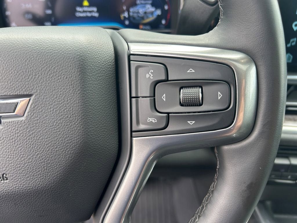 Used 2025 Chevrolet Silverado 3500 LTZ w/ LTZ Plus Package AWD/4WD image 17