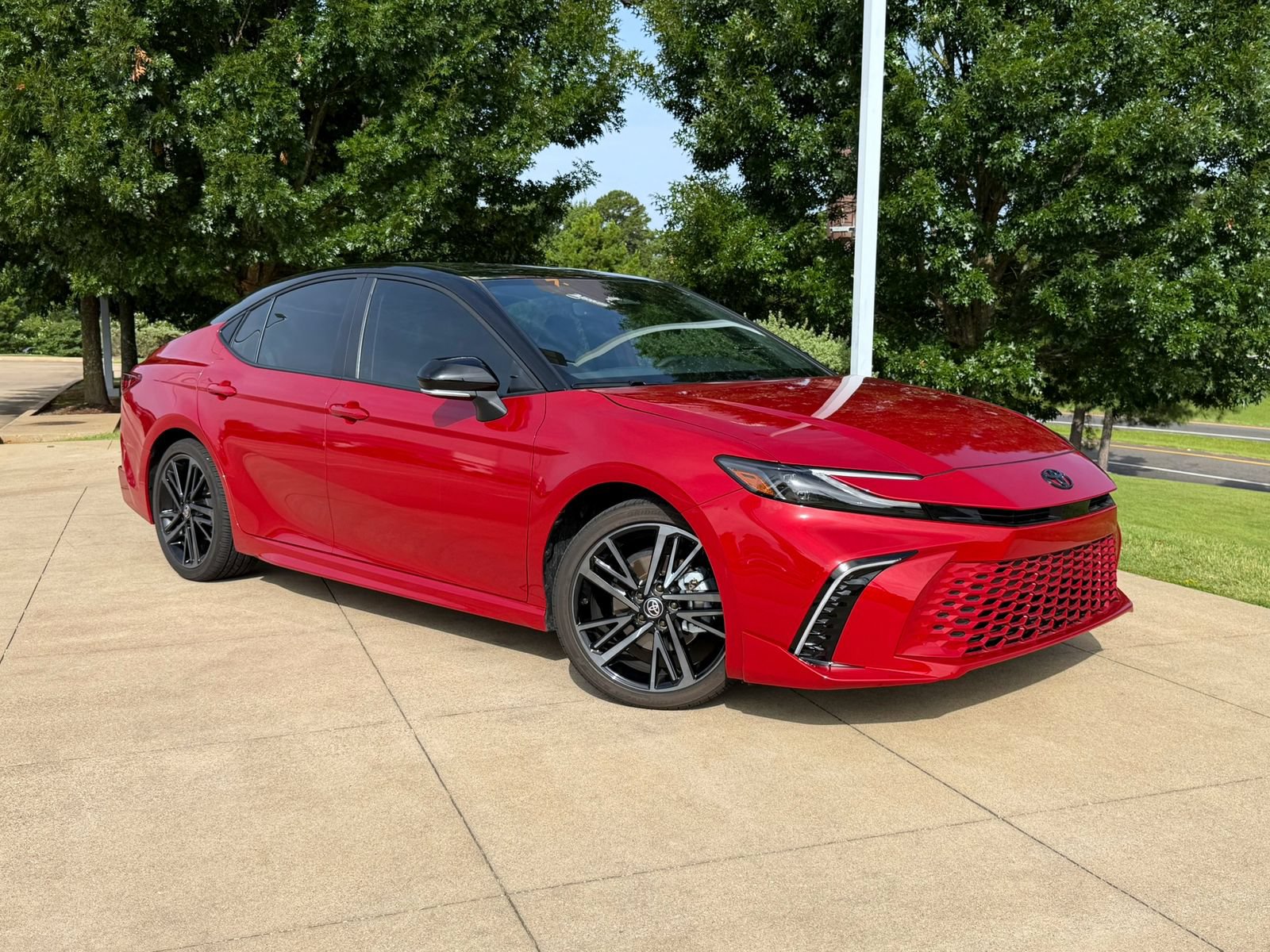 Used 2026 Toyota Camry XSE FWD image 1