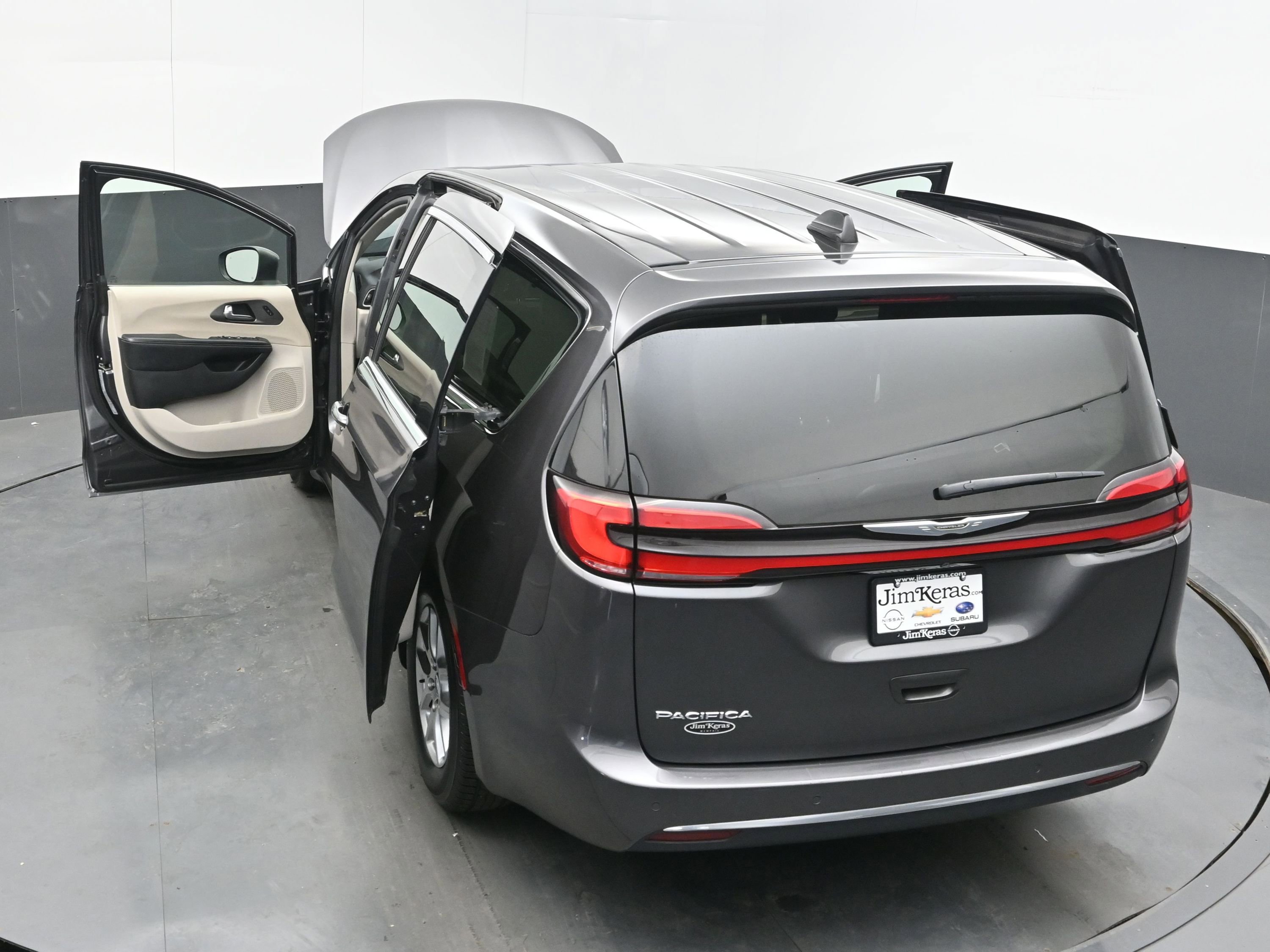 Used 2023 Chrysler Pacifica Touring-L image 45