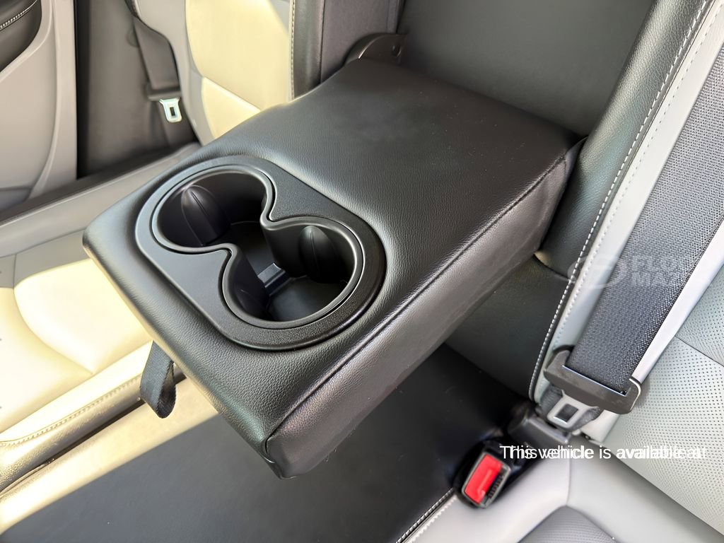Used 2022 GMC Terrain SLT image 25