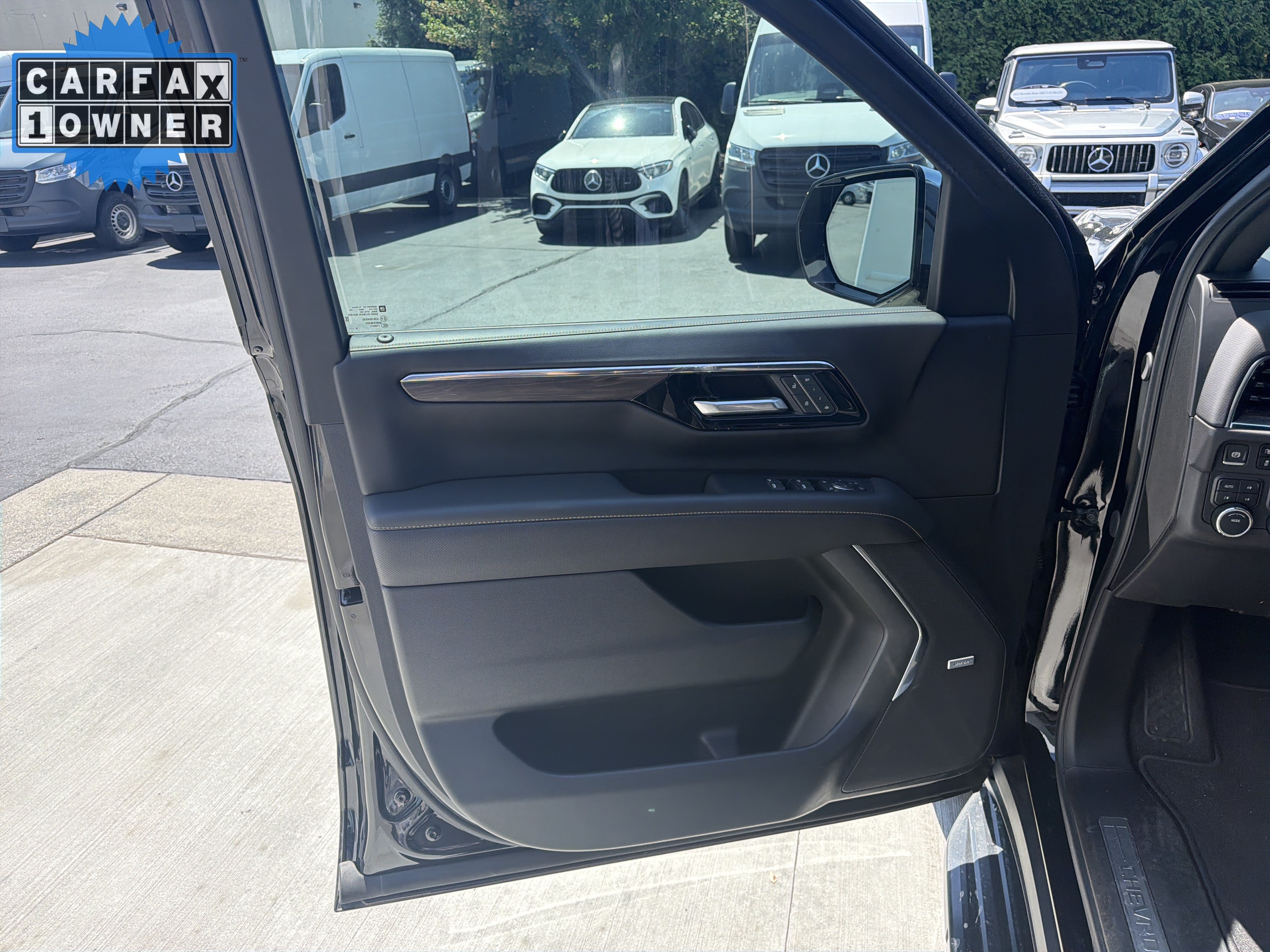 Used 2025 Chevrolet Suburban Premier AWD/4WD image 14