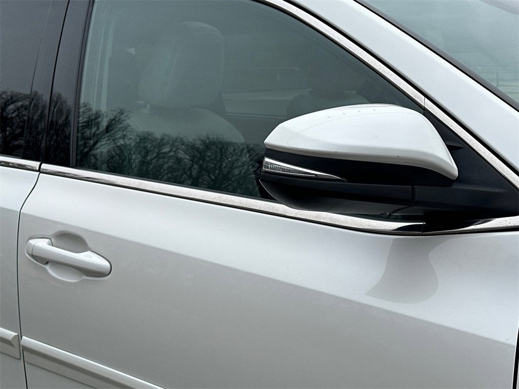 Used 2019 Toyota Highlander XLE image 12