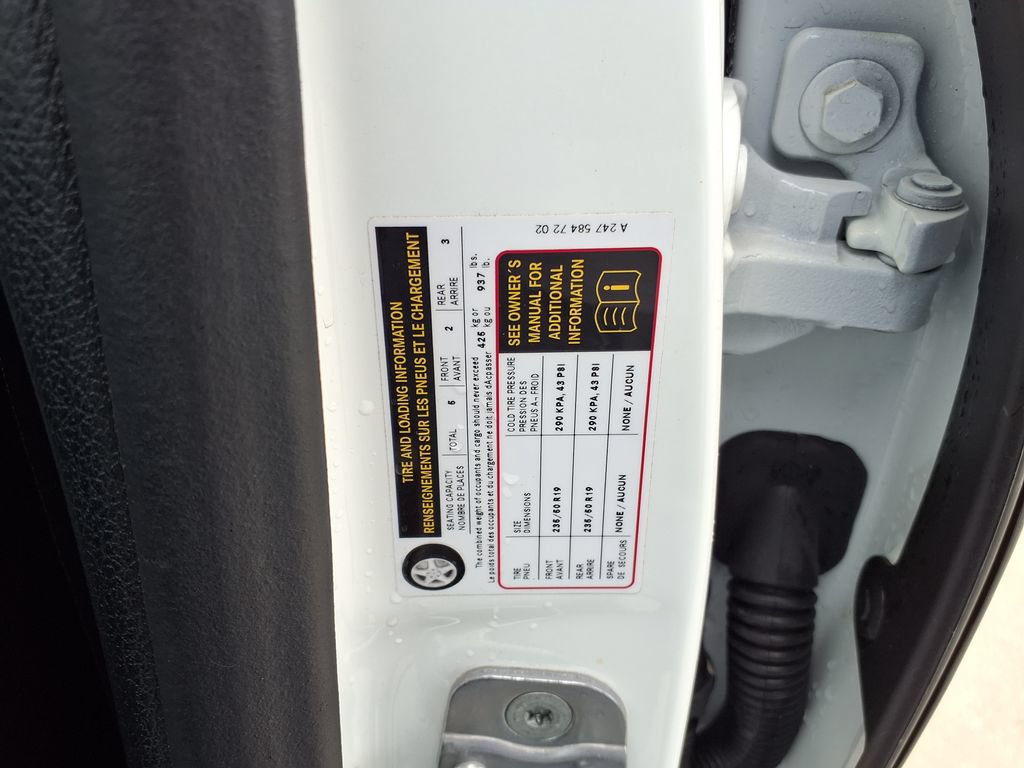 Used 2025 Mercedes-Benz GLB 250 4MATIC image 38