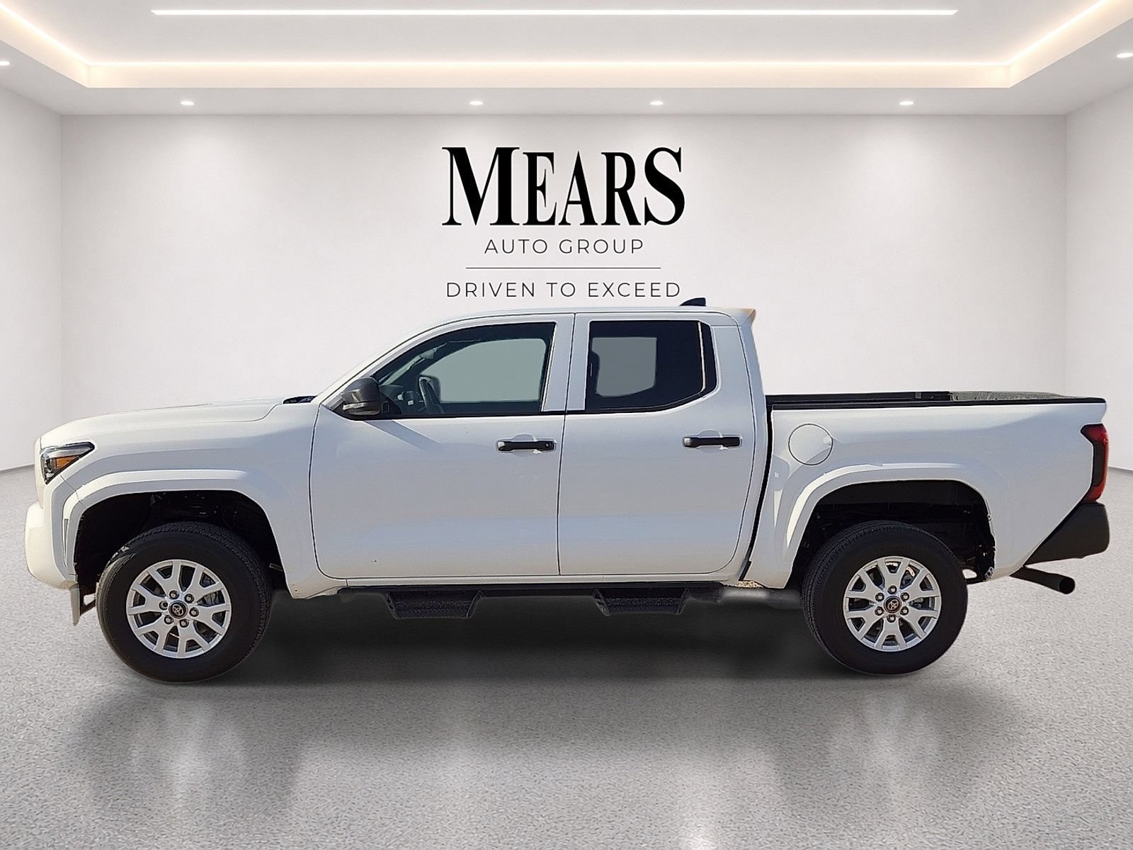Used 2025 Toyota Tacoma SR AWD/4WD image 2