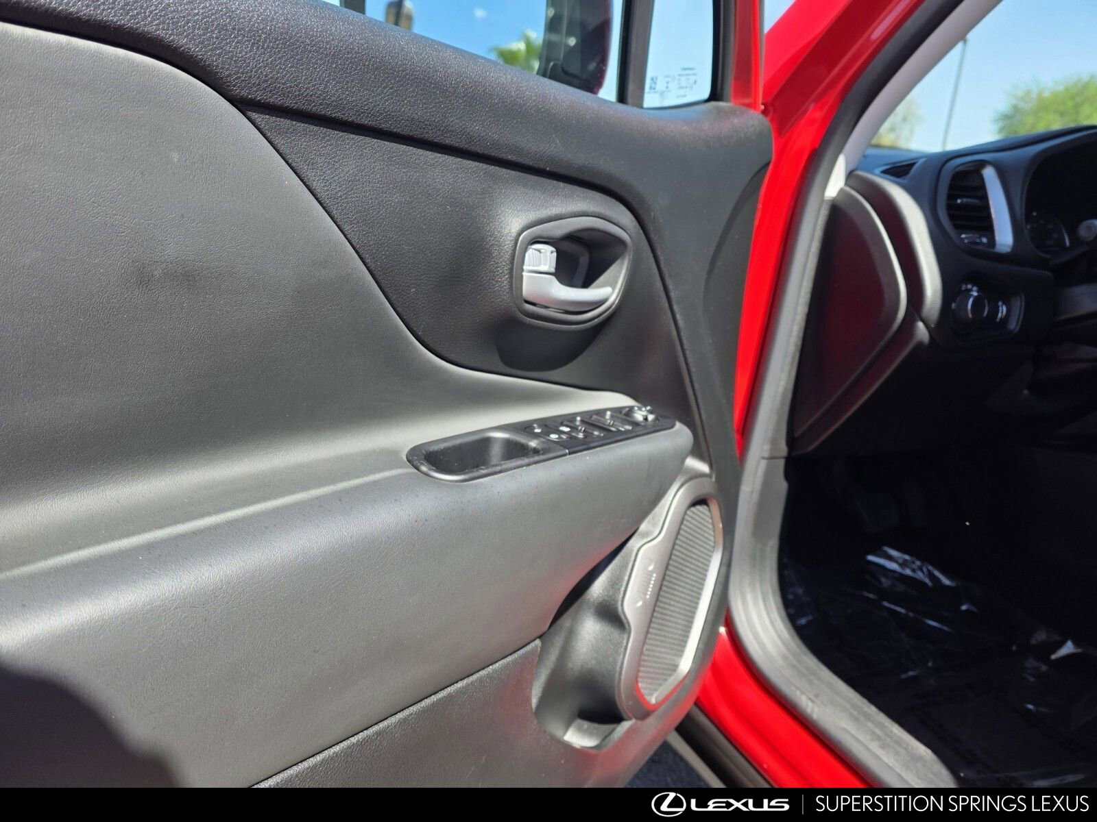 Used 2015 Jeep Grand Cherokee Limited w/ Luxury Group II RWD image 11