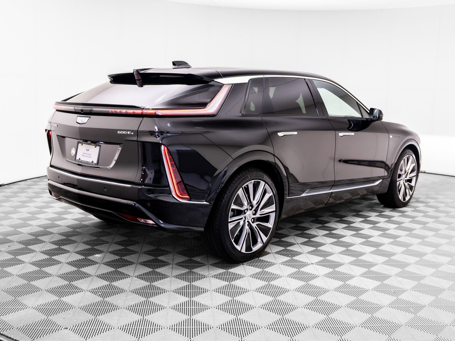 Certified 2025 Cadillac Lyriq Luxury w/ LPO, Floor Liner Package AWD/4WD image 6