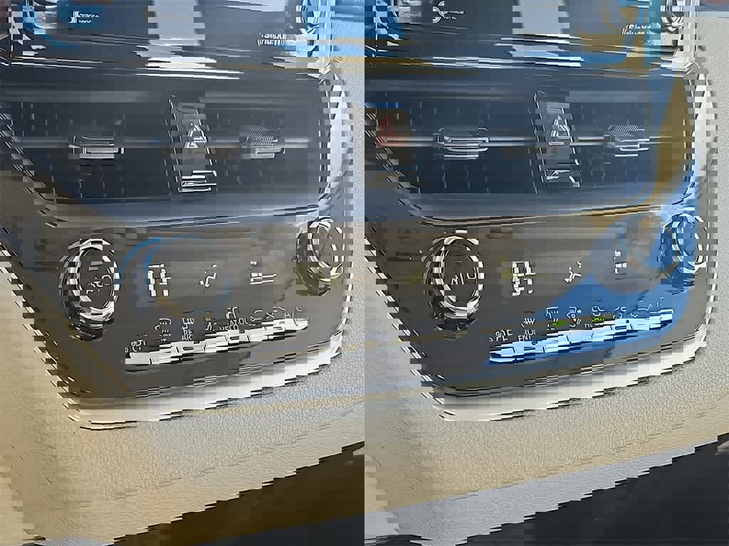 Used 2022 Toyota Corolla LE image 13