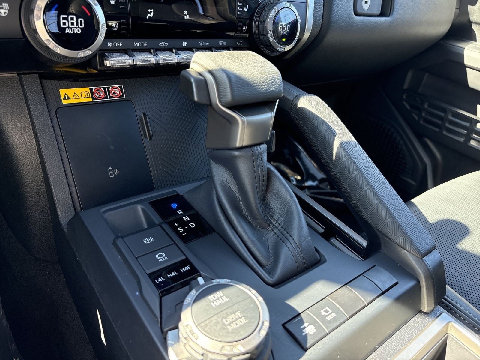 Used 2024 Toyota Tacoma Limited AWD/4WD image 21