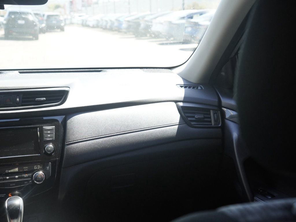 Used 2020 Nissan Rogue SV image 23