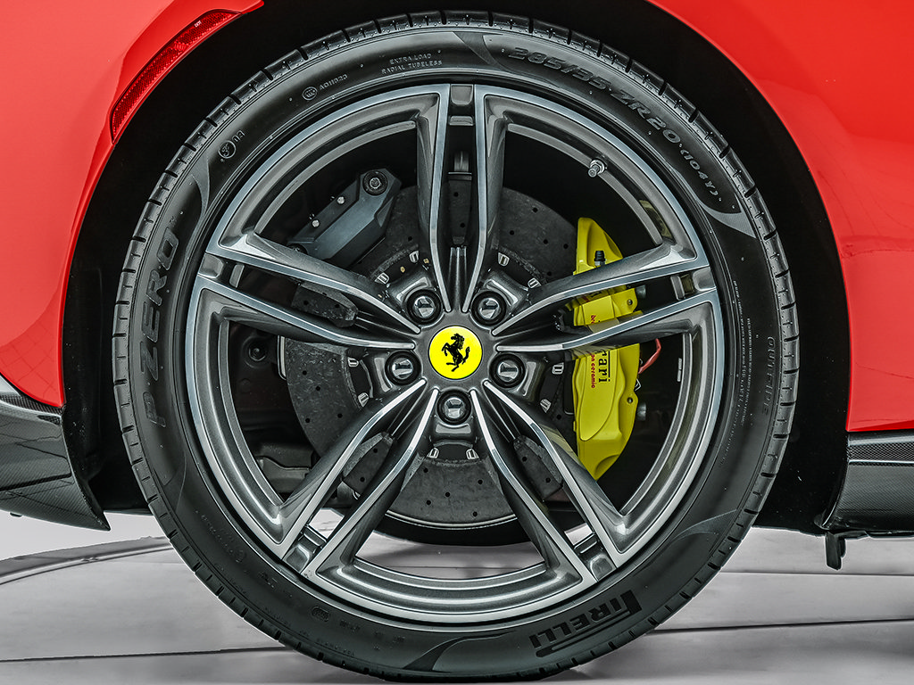 Certified 2026 Ferrari Roma Spider RWD image 33
