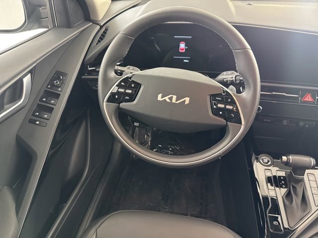 Certified 2025 Kia Niro EX image 25